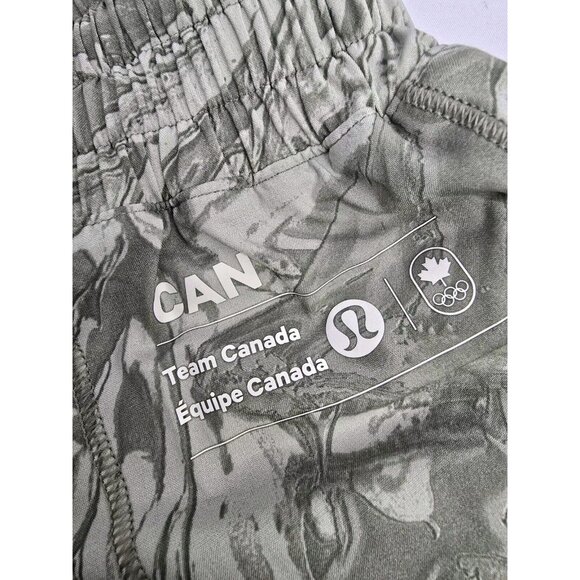Lululemon Hotty Hot Shorts Team Canada Green Dye Print- Size 8- Limited Edition - Picture 5 of 10